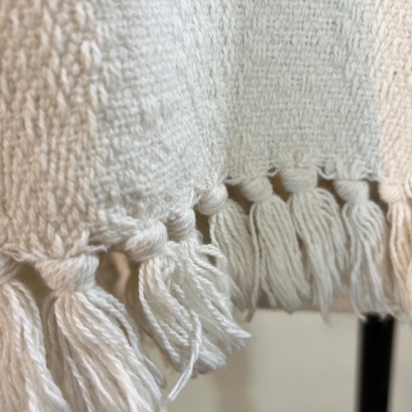 Kamhilos Vest Shawl - Picture 5 of 7